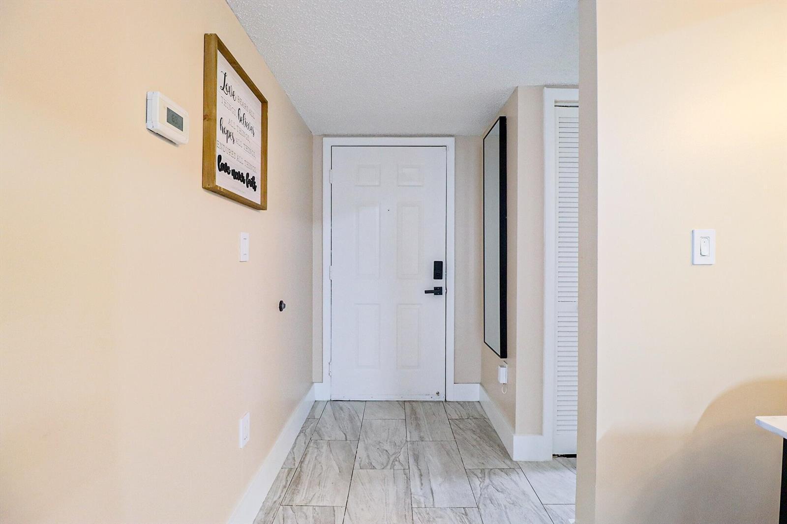 Listing photo 2 for 450 PALM Circle Unit#106, Pembroke Pines, FL, 33025