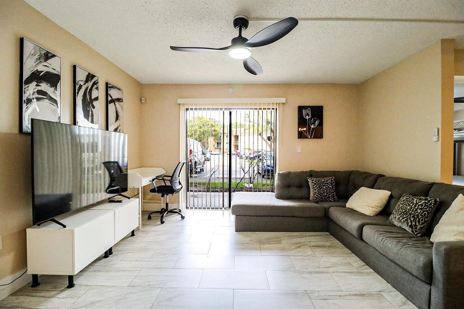 Listing photo 13 for 450 PALM Circle Unit#106, Pembroke Pines, FL, 33025