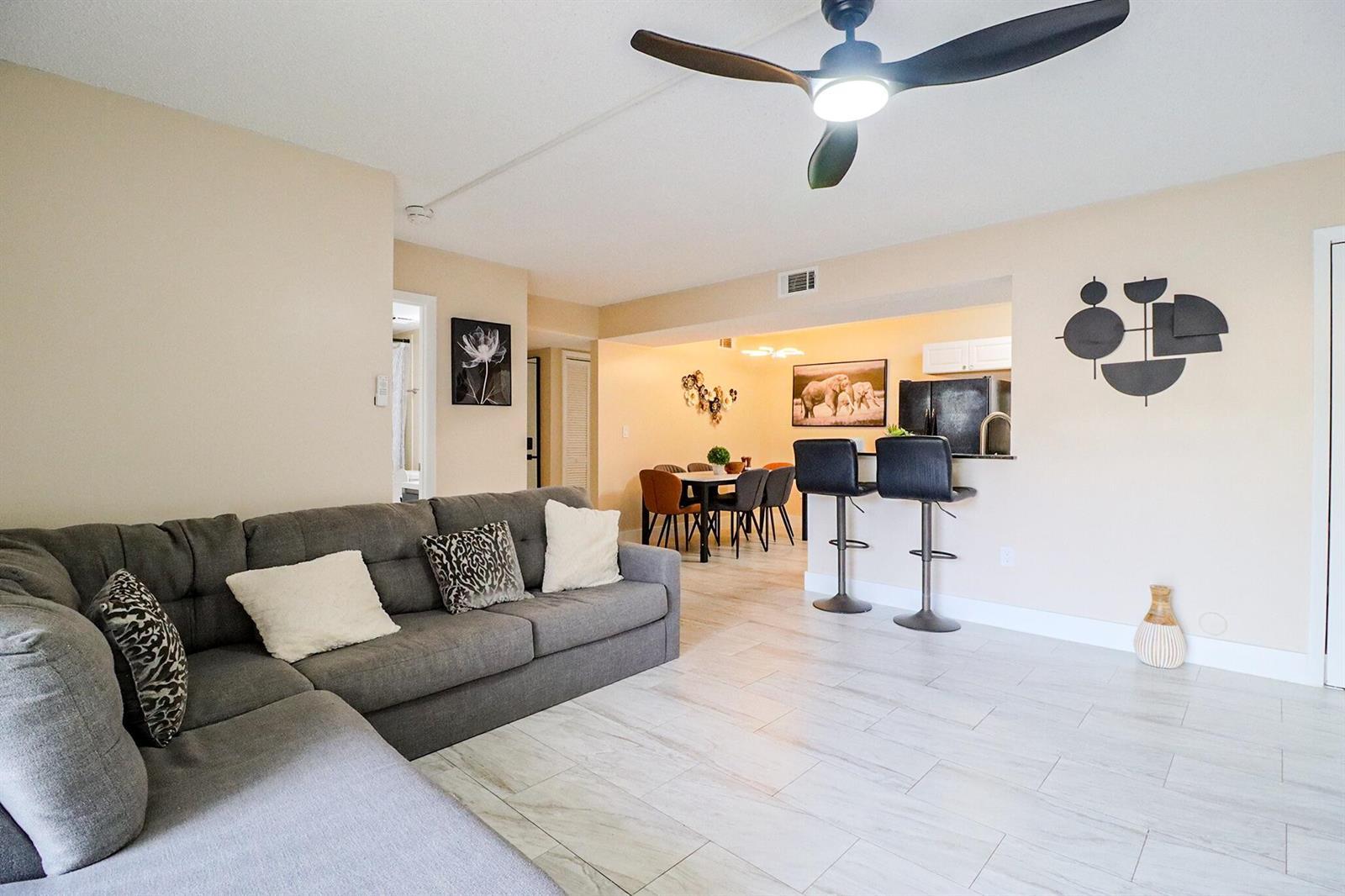 Listing photo 15 for 450 PALM Circle Unit#106, Pembroke Pines, FL, 33025