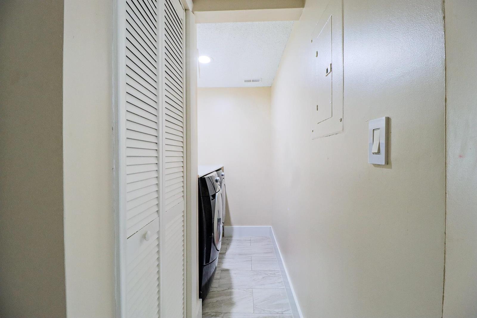 Listing photo 4 for 450 PALM Circle Unit#106, Pembroke Pines, FL, 33025