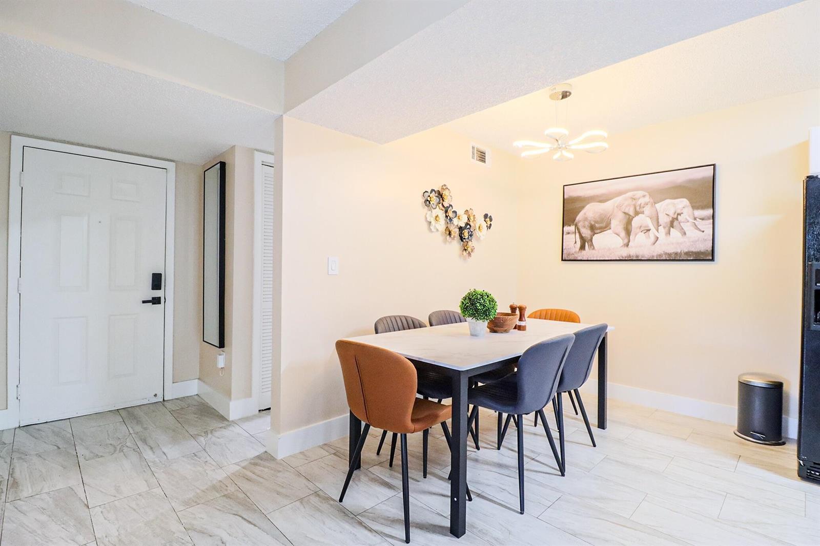 Listing photo 7 for 450 PALM Circle Unit#106, Pembroke Pines, FL, 33025