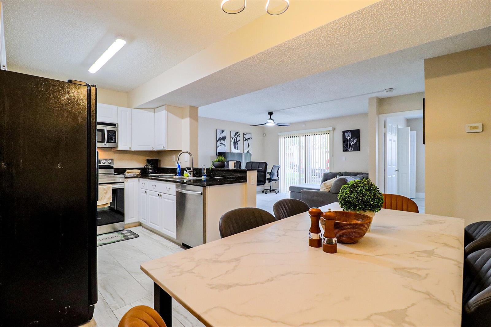 Listing photo 9 for 450 PALM Circle Unit#106, Pembroke Pines, FL, 33025
