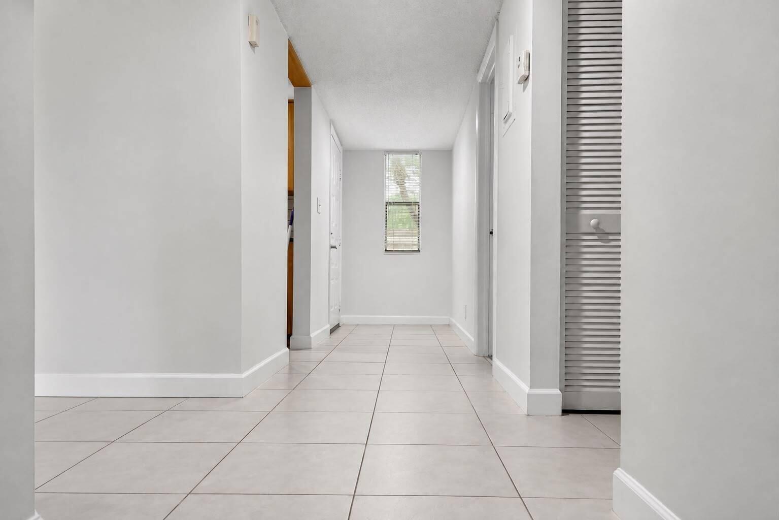 Listing photo 3 for 9816 NW 36th Street Unit#6D, Sunrise, FL, 33351