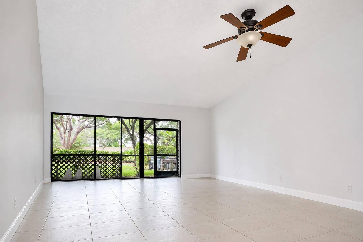 Listing photo 5 for 9816 NW 36th Street Unit#6D, Sunrise, FL, 33351