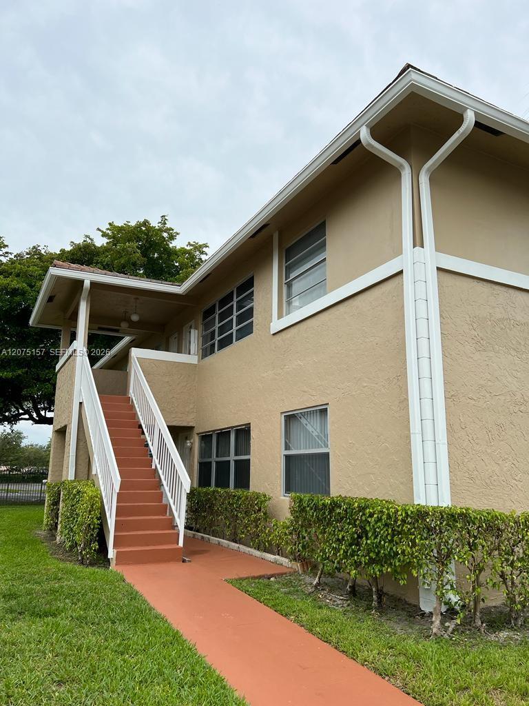 Listing photo 1 for 10112 Twin Lakes Dr Unit#11-E, Coral Springs, FL, 33071