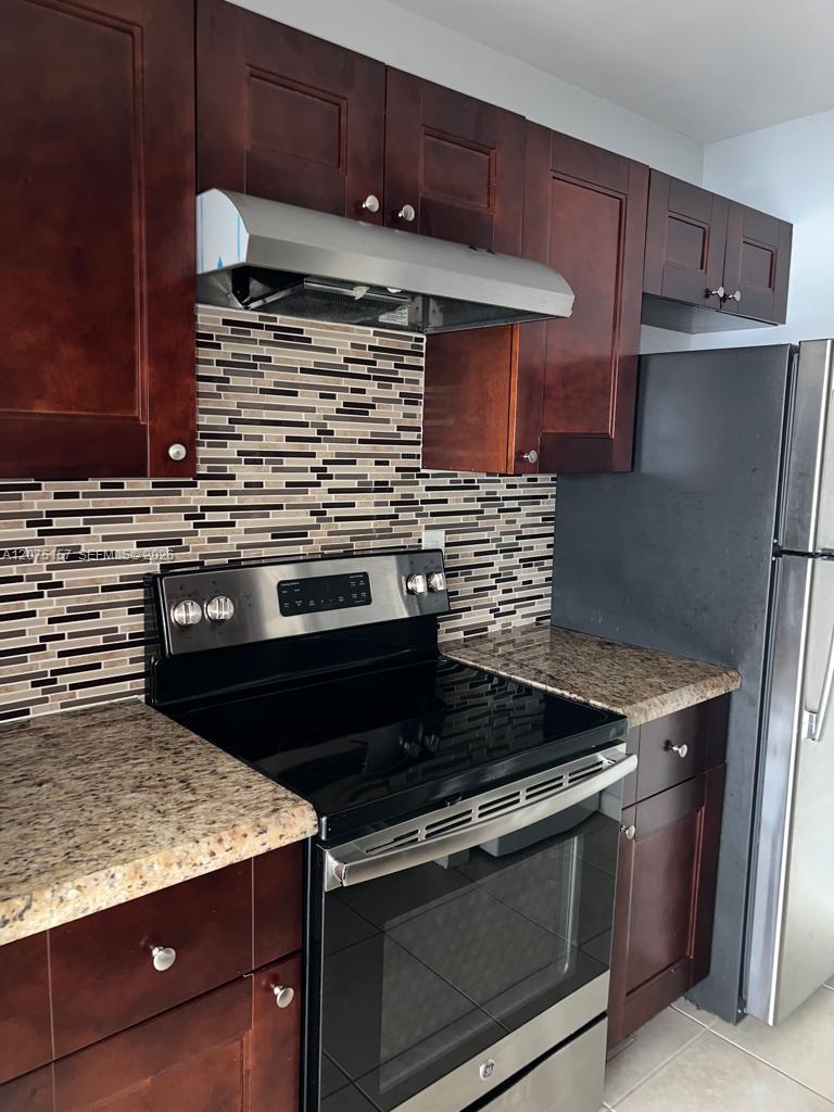 Listing photo 2 for 10112 Twin Lakes Dr Unit#11-E, Coral Springs, FL, 33071