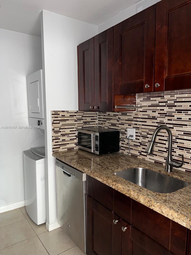 Listing photo 4 for 10112 Twin Lakes Dr Unit#11-E, Coral Springs, FL, 33071