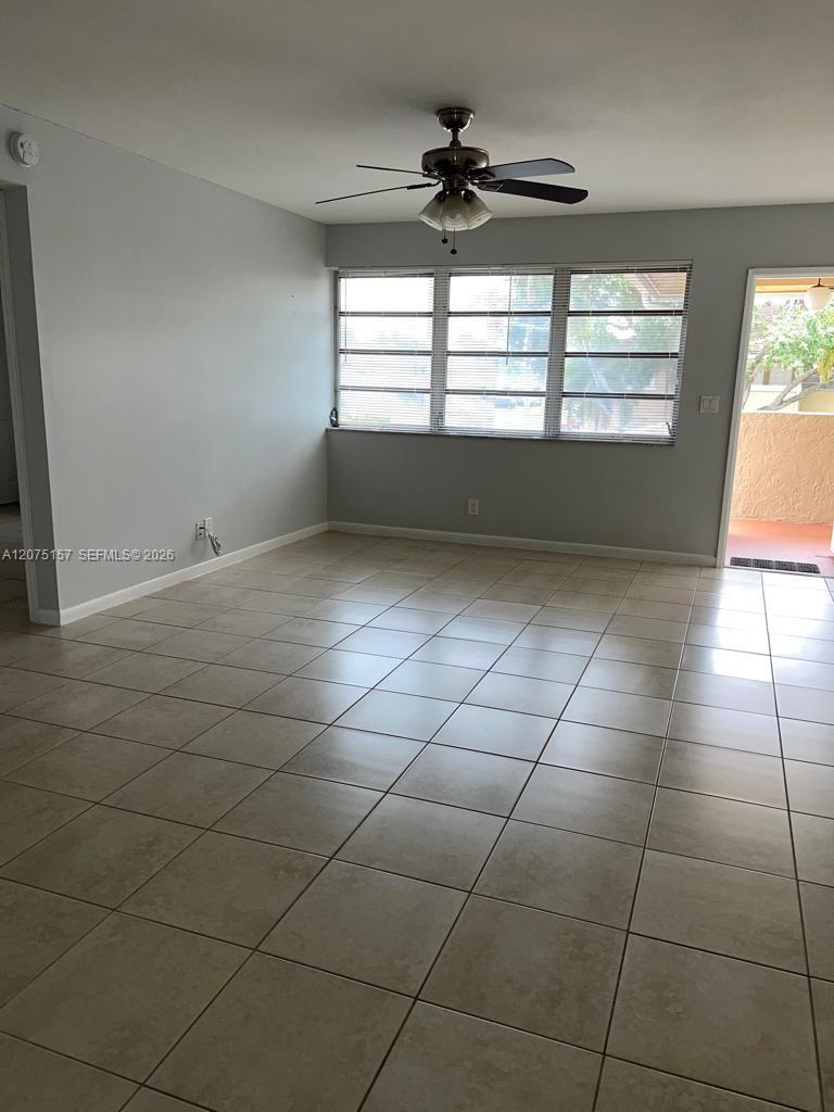 Listing photo 8 for 10112 Twin Lakes Dr Unit#11-E, Coral Springs, FL, 33071