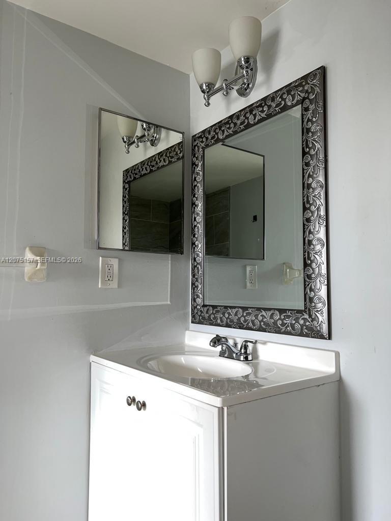 Listing photo 10 for 10112 Twin Lakes Dr Unit#11-E, Coral Springs, FL, 33071