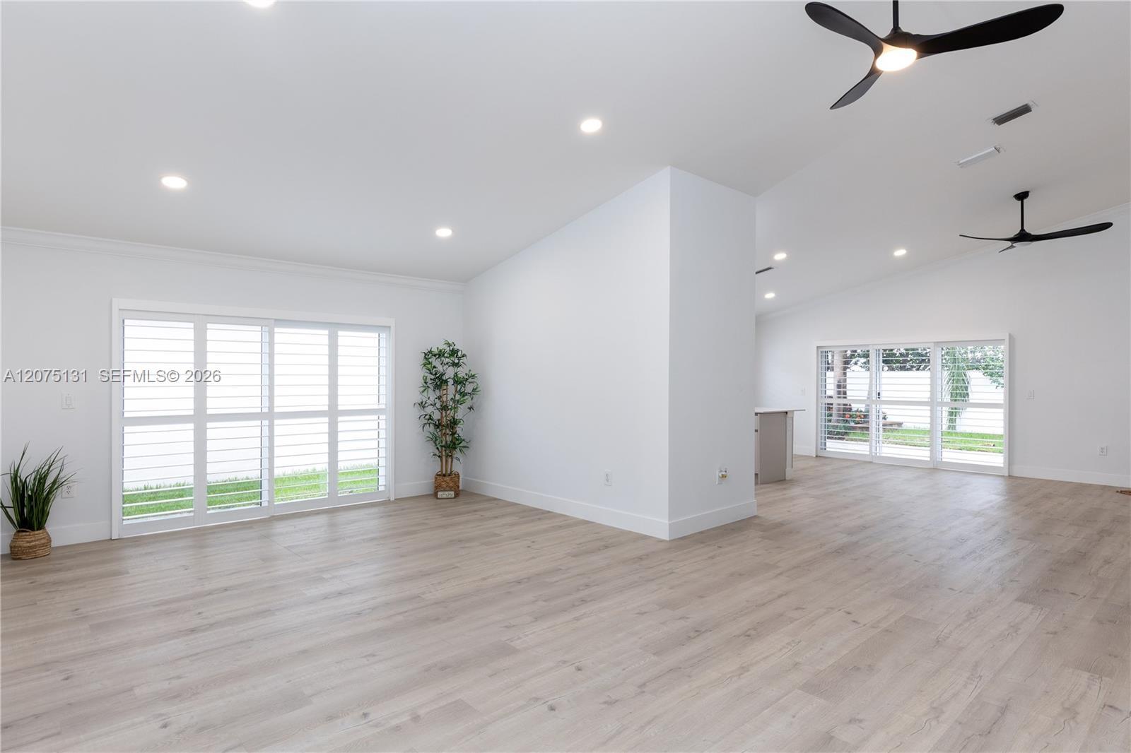 Listing photo 1 for 46 Gables Blvd, Weston, FL, 33326