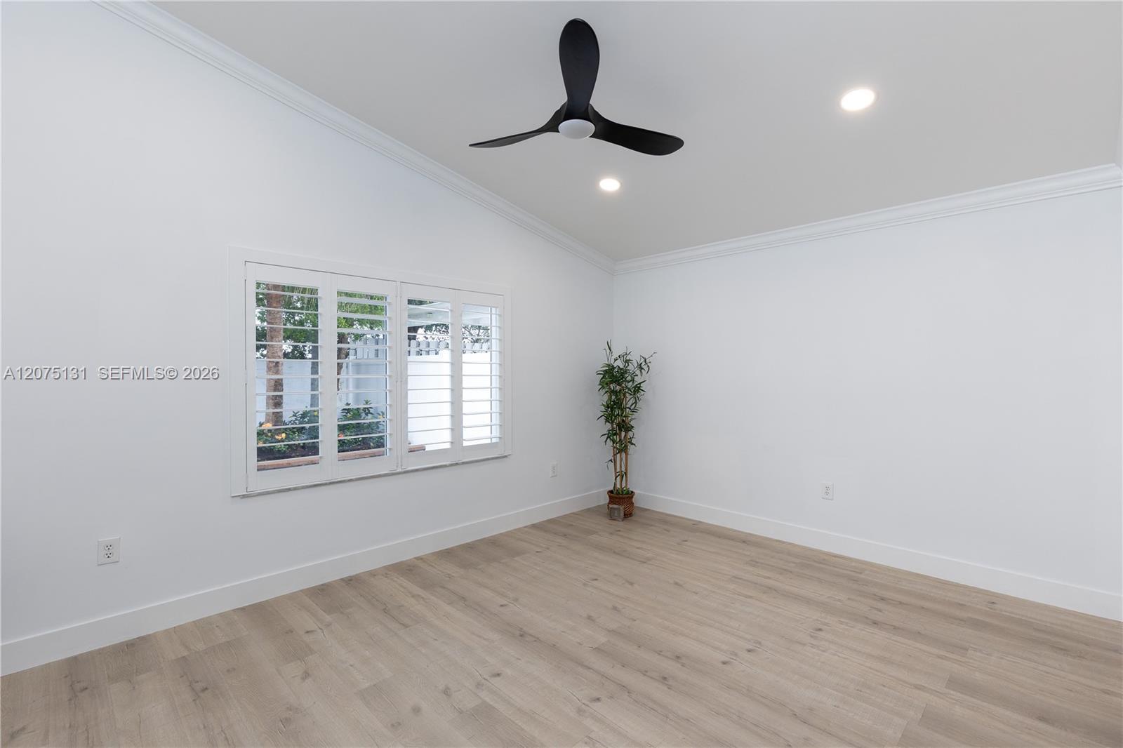 Listing photo 11 for 46 Gables Blvd, Weston, FL, 33326