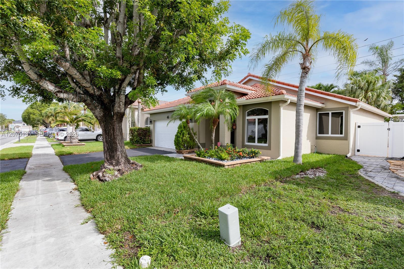 Listing photo 5 for 46 Gables Blvd, Weston, FL, 33326