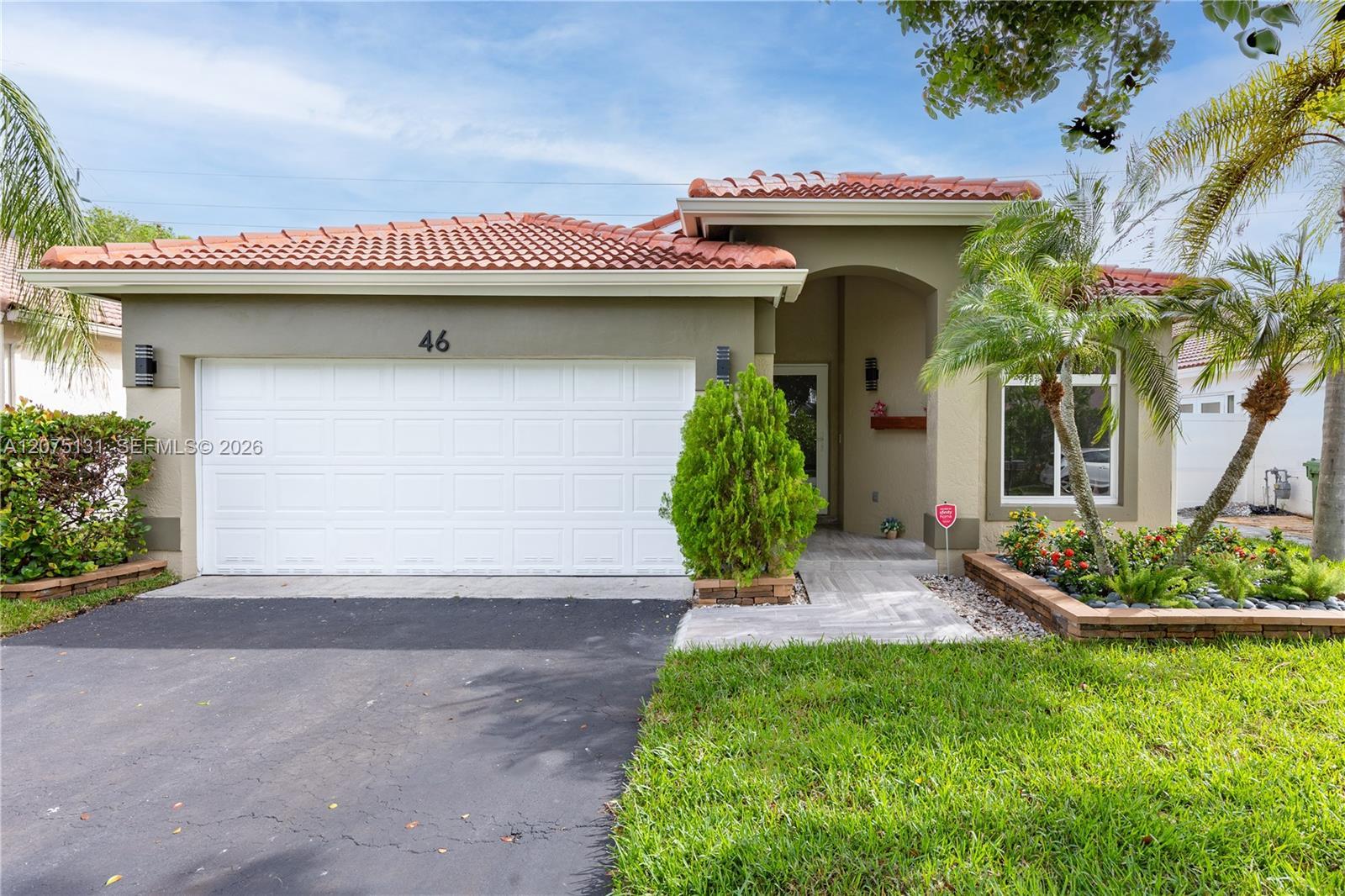 Listing photo 6 for 46 Gables Blvd, Weston, FL, 33326