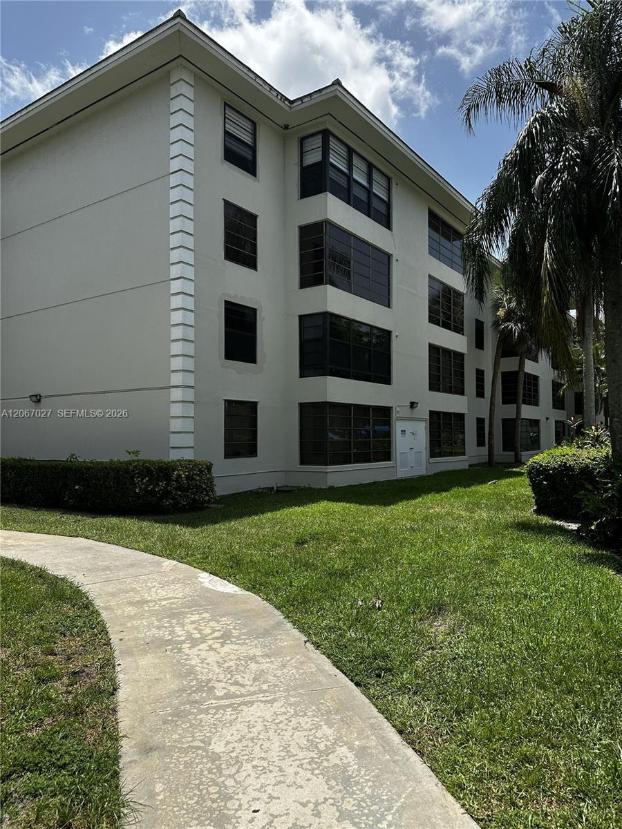 Listing photo 14 for 1719 Whitehall Dr Unit#105, Davie, FL, 33324