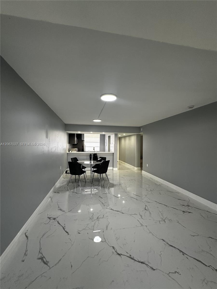Listing photo 4 for 1719 Whitehall Dr Unit#105, Davie, FL, 33324