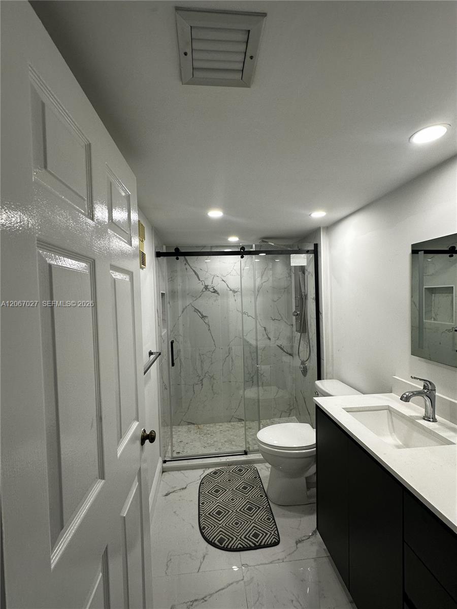 Listing photo 6 for 1719 Whitehall Dr Unit#105, Davie, FL, 33324