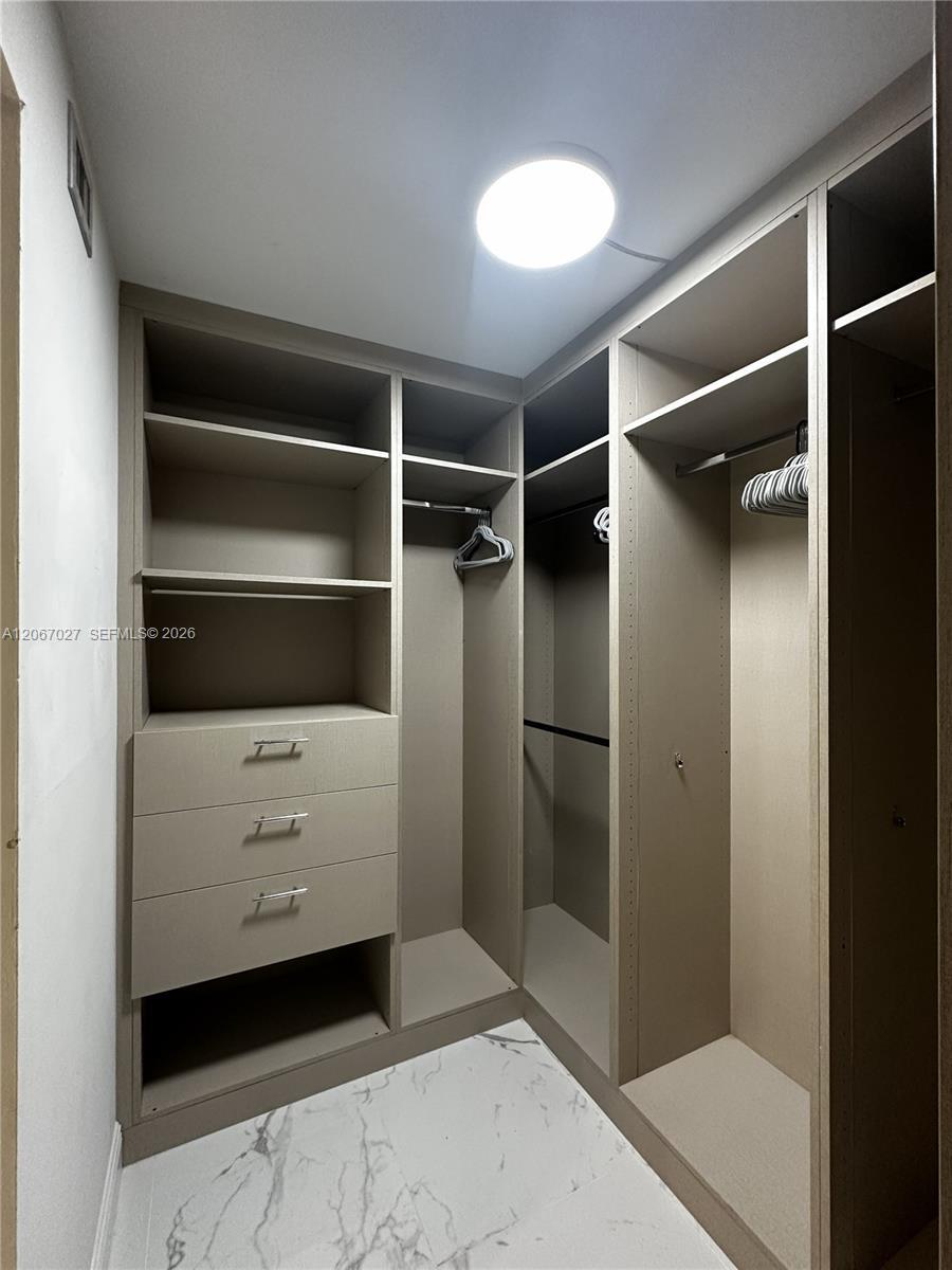 Listing photo 10 for 1719 Whitehall Dr Unit#105, Davie, FL, 33324