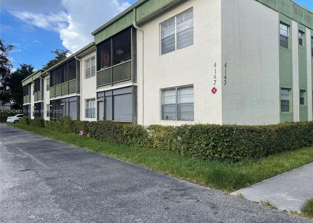 Listing photo 1 for 4147 NW 90th Avenue Unit#204, Coral Springs, FL, 33065