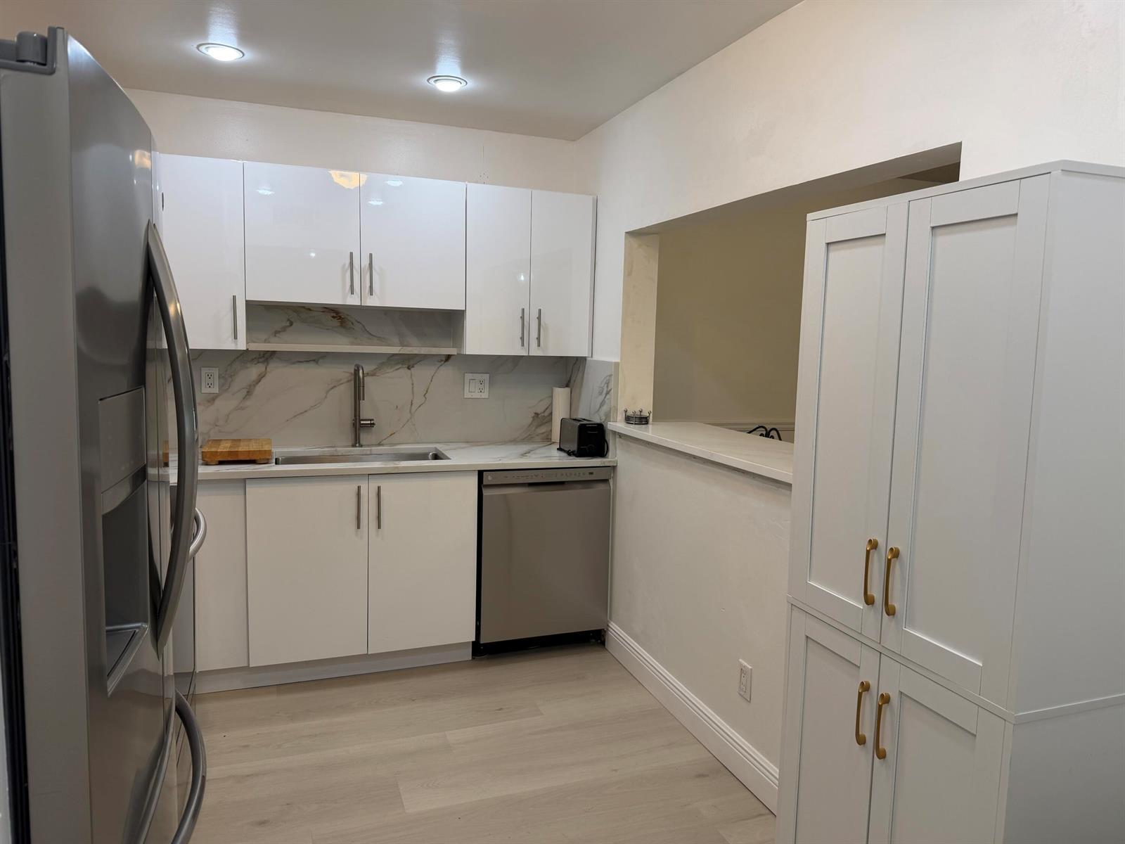 Listing photo 3 for 4147 NW 90th Avenue Unit#204, Coral Springs, FL, 33065