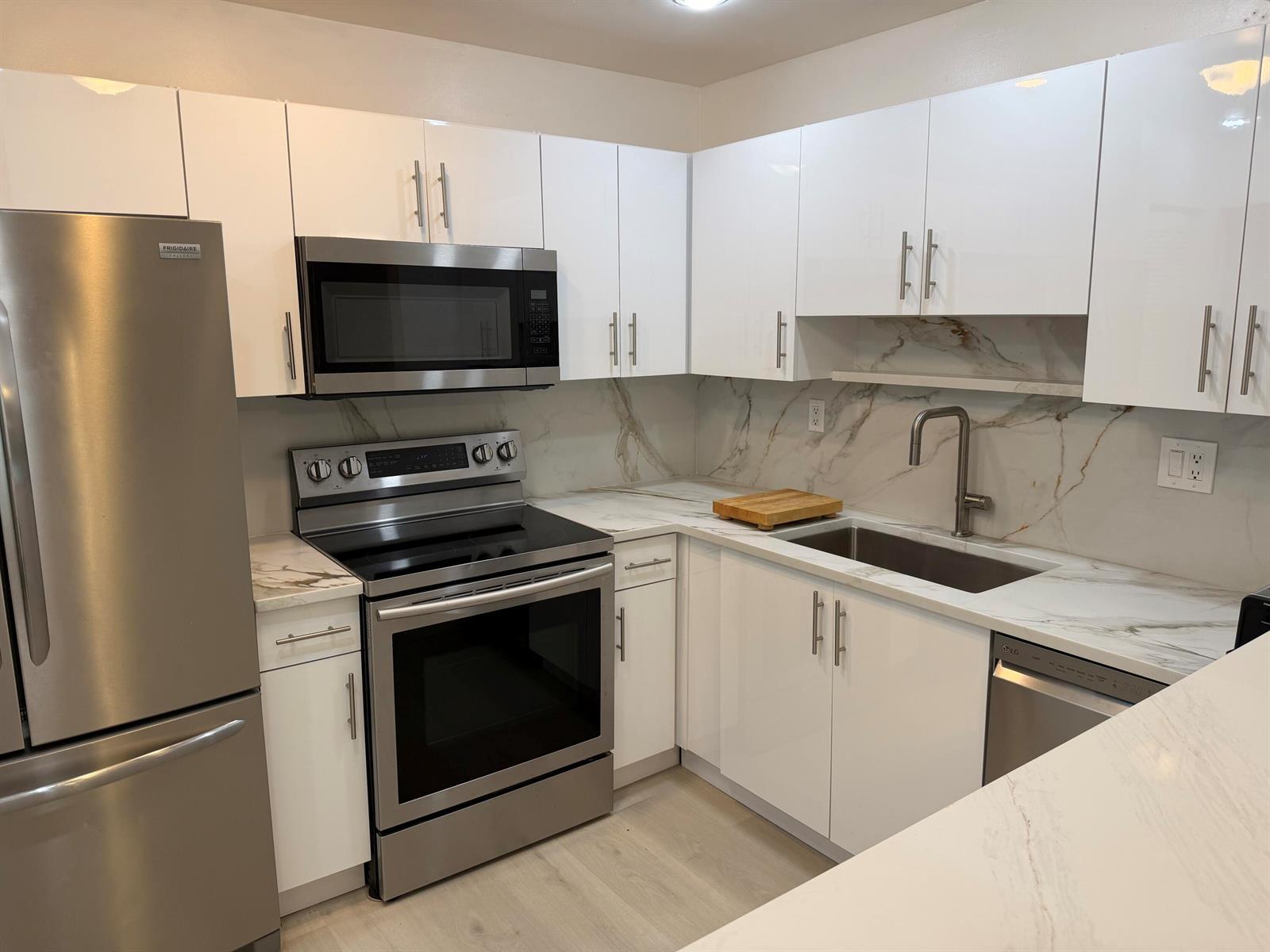Listing photo 4 for 4147 NW 90th Avenue Unit#204, Coral Springs, FL, 33065