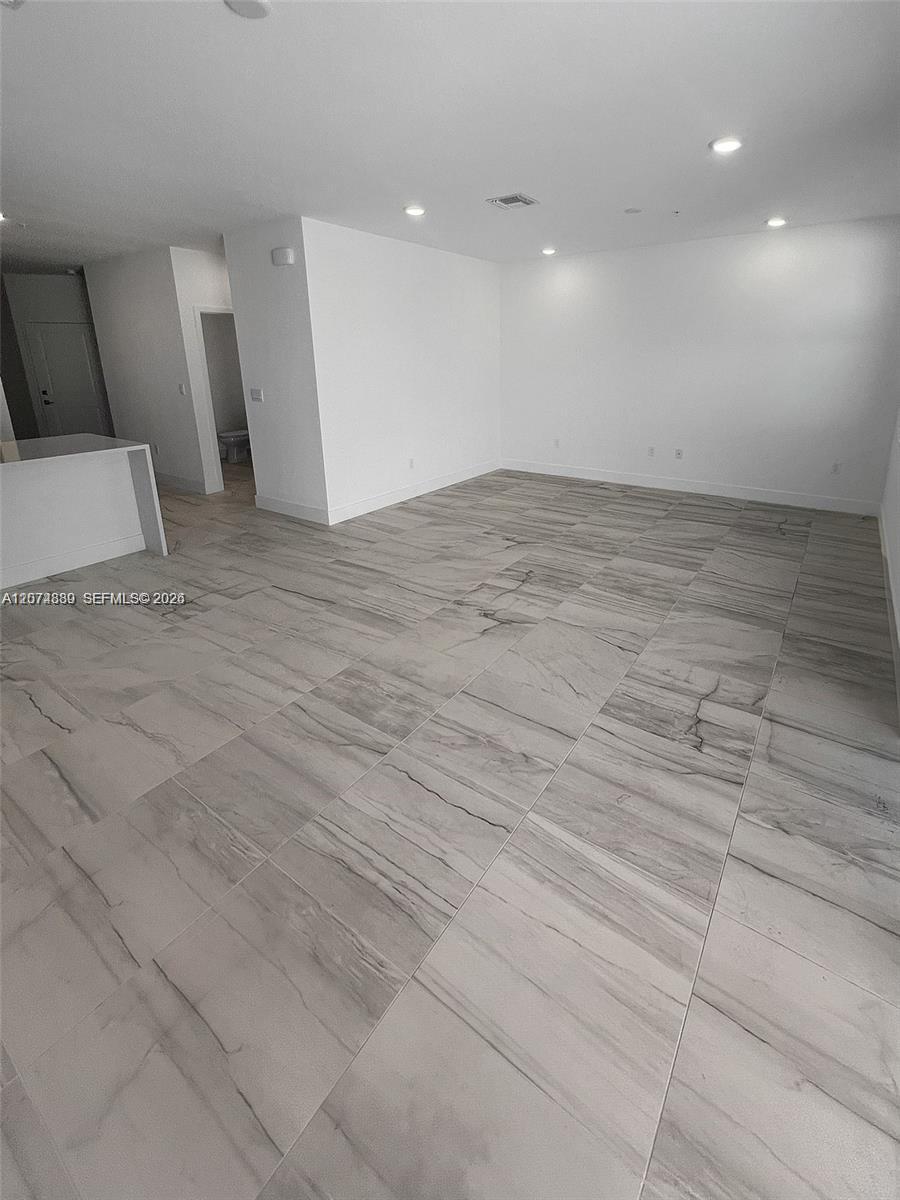 Listing photo 4 for 17025 SW 1st Street, Pembroke Pines, FL, 33027