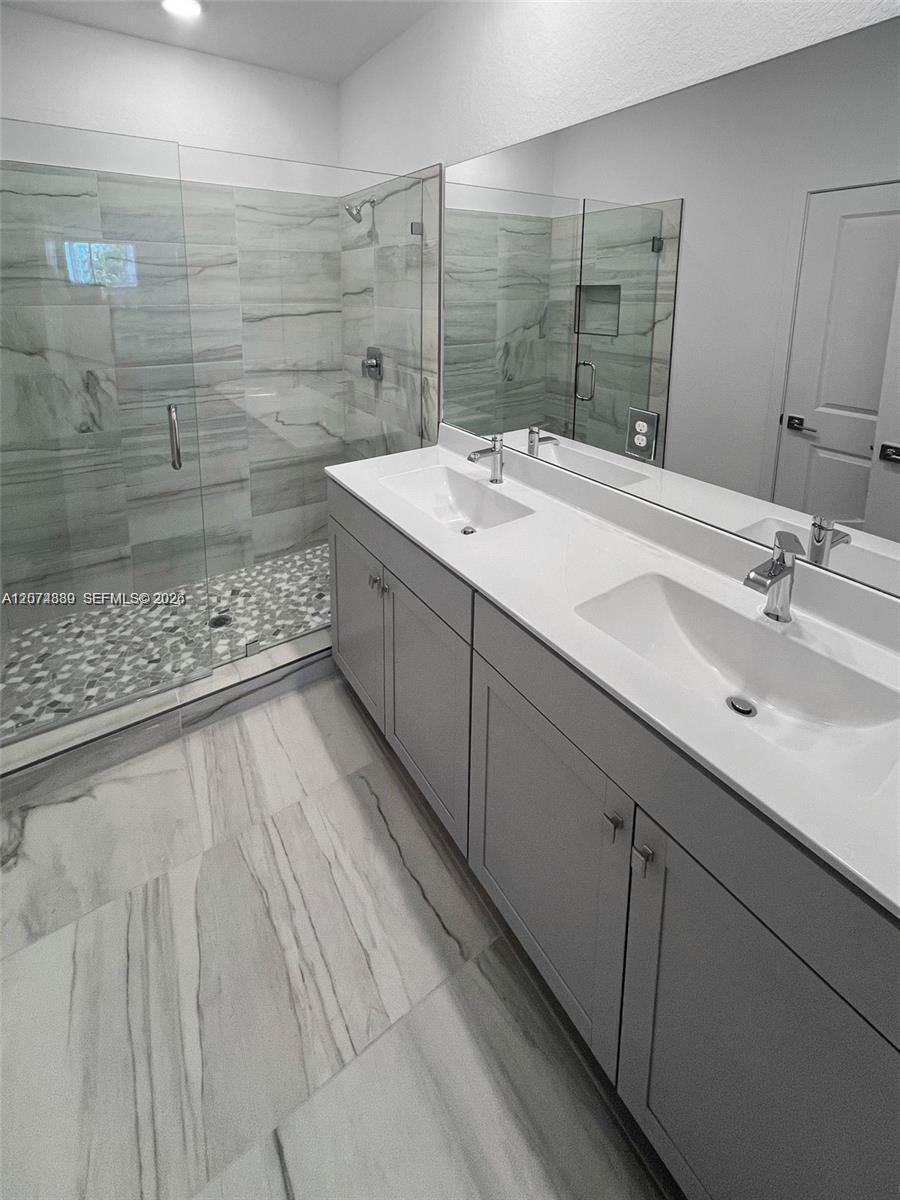 Listing photo 7 for 17025 SW 1st Street, Pembroke Pines, FL, 33027