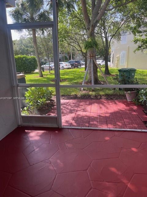 Listing photo 2 for 7872 Sanibel Dr Unit#7872, Tamarac, FL, 33321