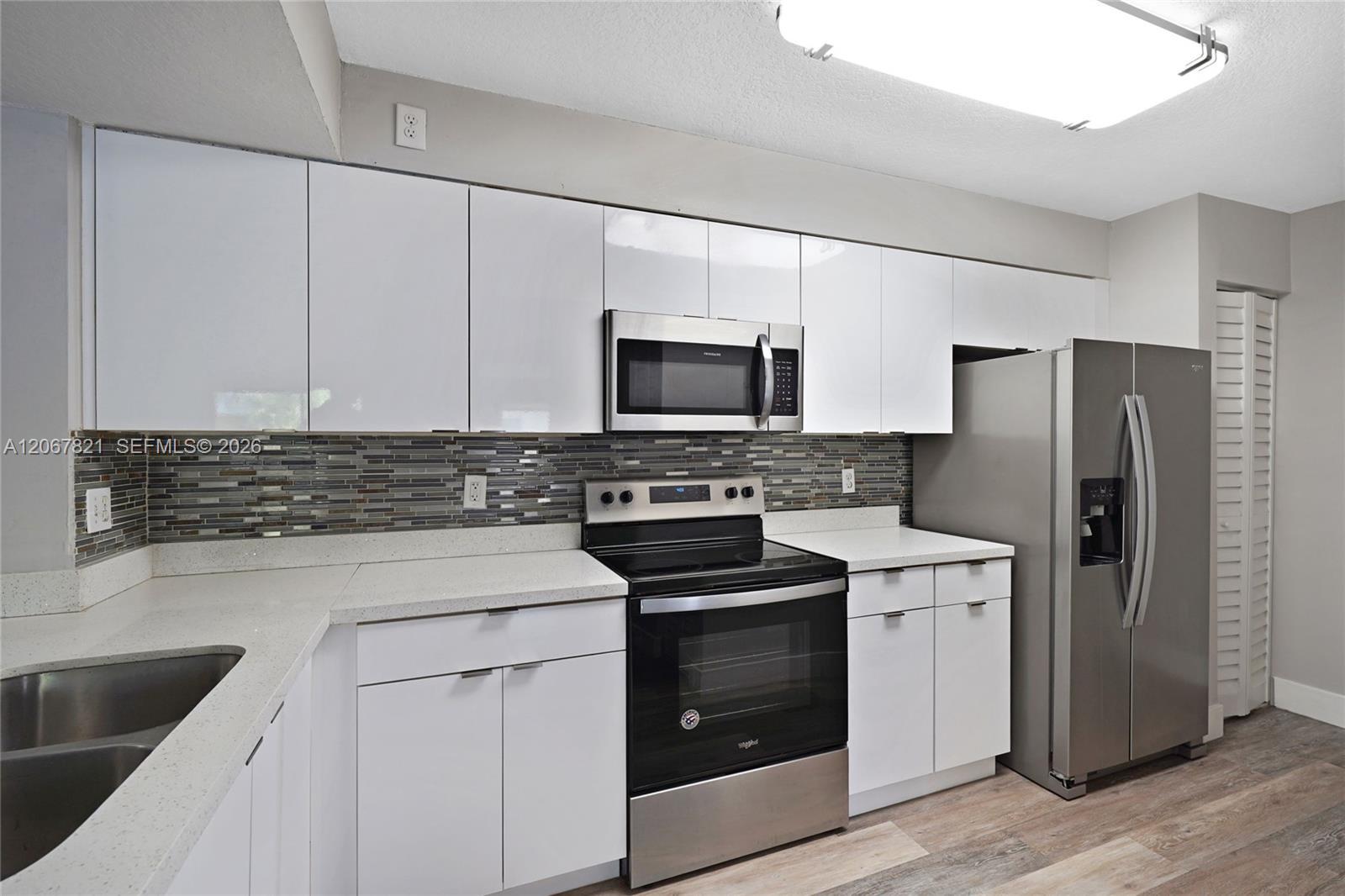 Listing photo 1 for 18840 NW 57th Ave Unit#306, Hialeah, FL, 33015