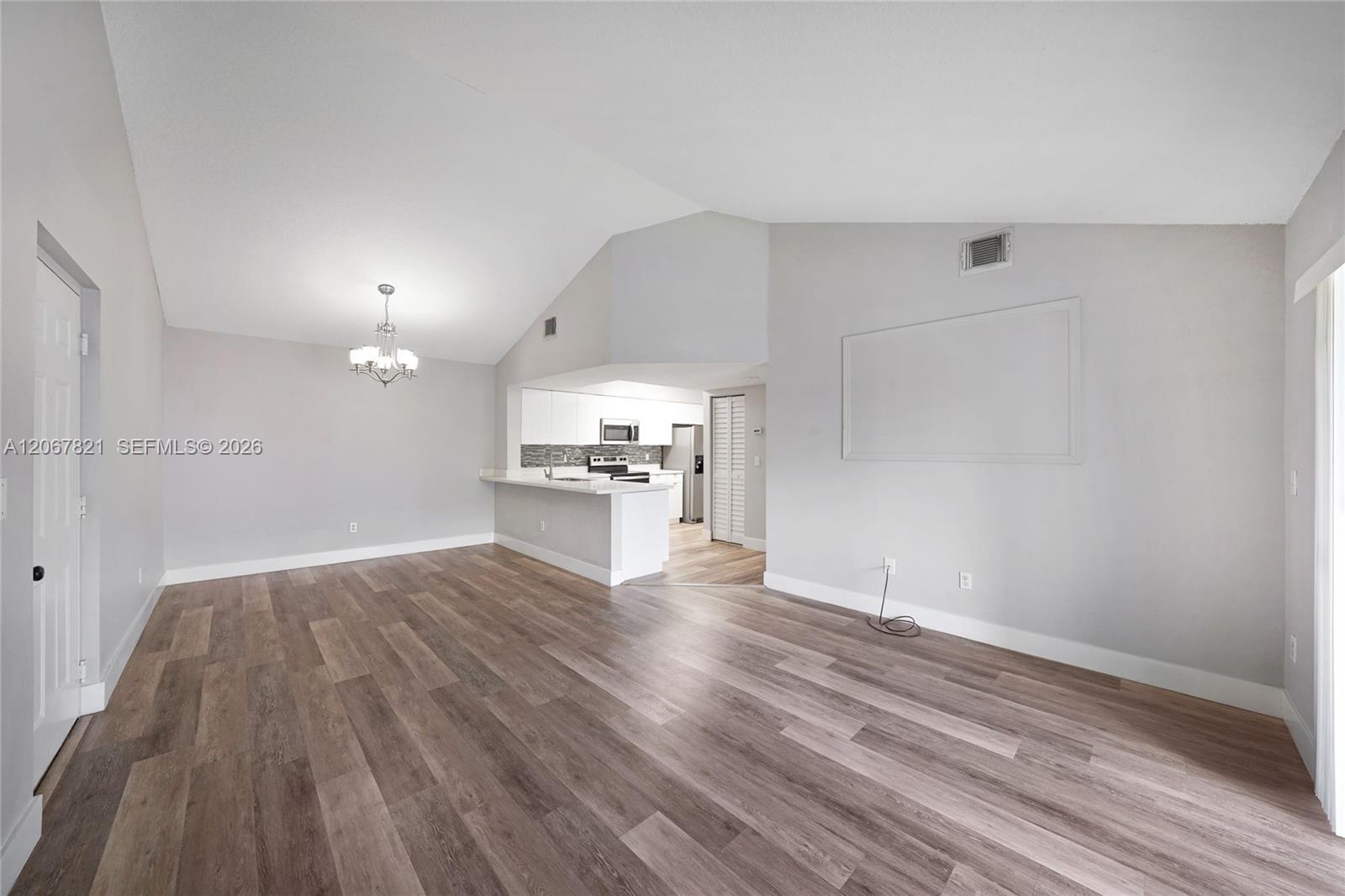 Listing photo 6 for 18840 NW 57th Ave Unit#306, Hialeah, FL, 33015