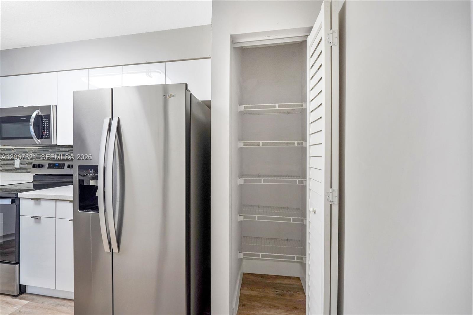 Listing photo 9 for 18840 NW 57th Ave Unit#306, Hialeah, FL, 33015