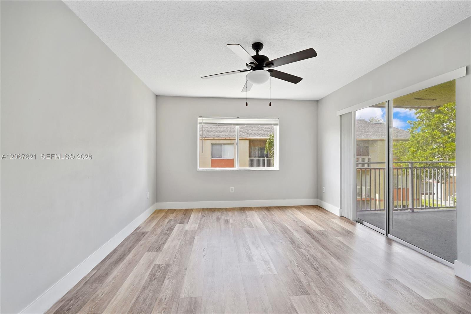 Listing photo 10 for 18840 NW 57th Ave Unit#306, Hialeah, FL, 33015