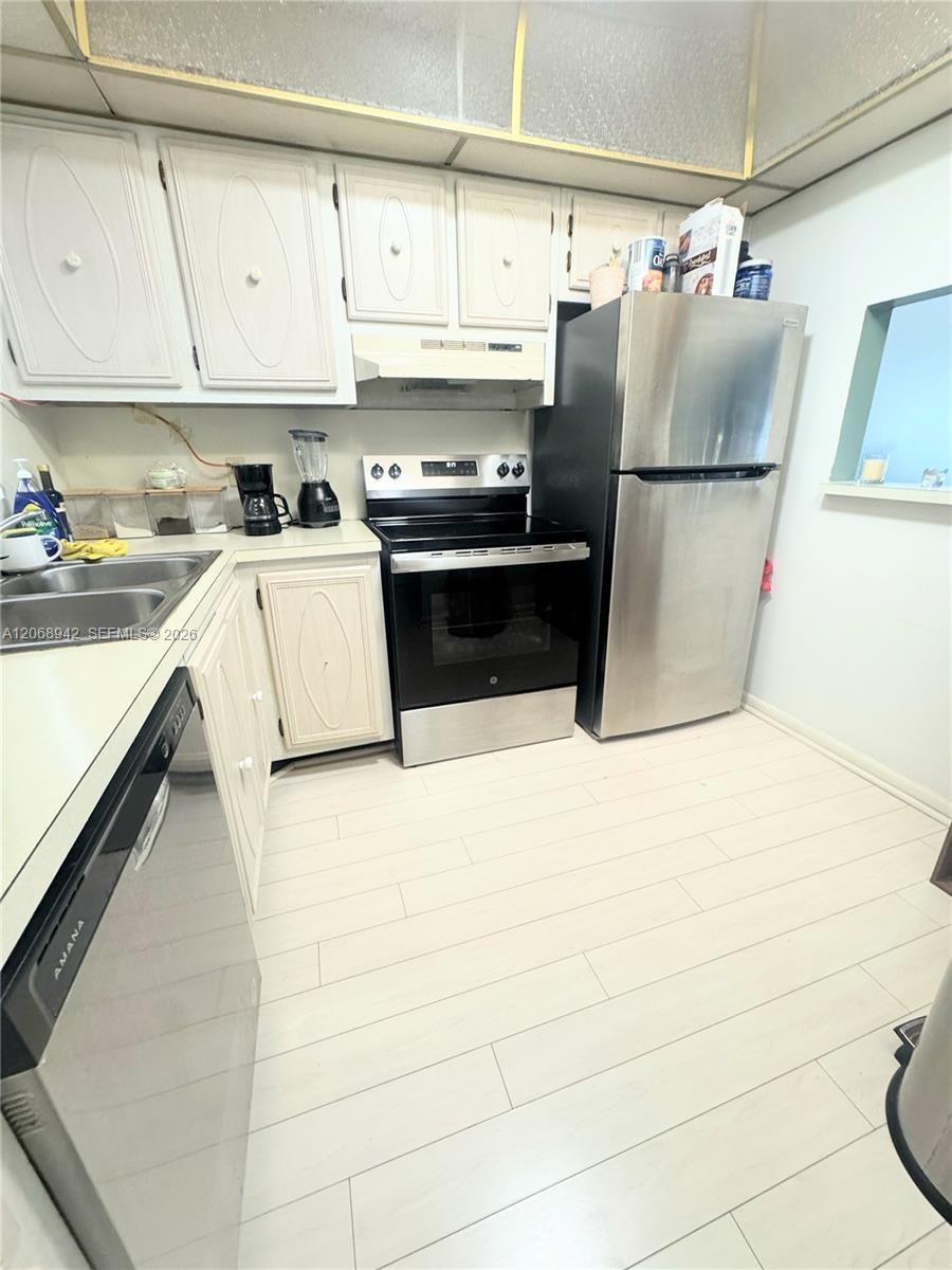 Listing photo 3 for 6550 Royal Palm Blvd Unit#304A, Margate, FL, 33063