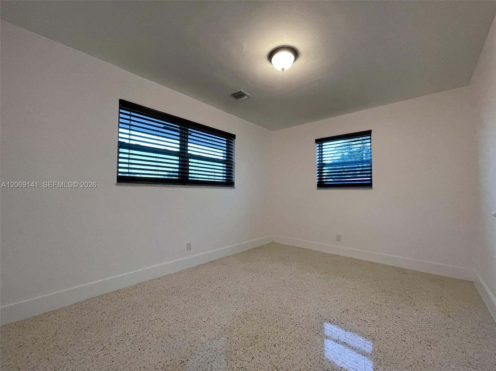 Listing photo 13 for 510 NE 4th Ave Unit#510, Hallandale Beach, FL, 33009