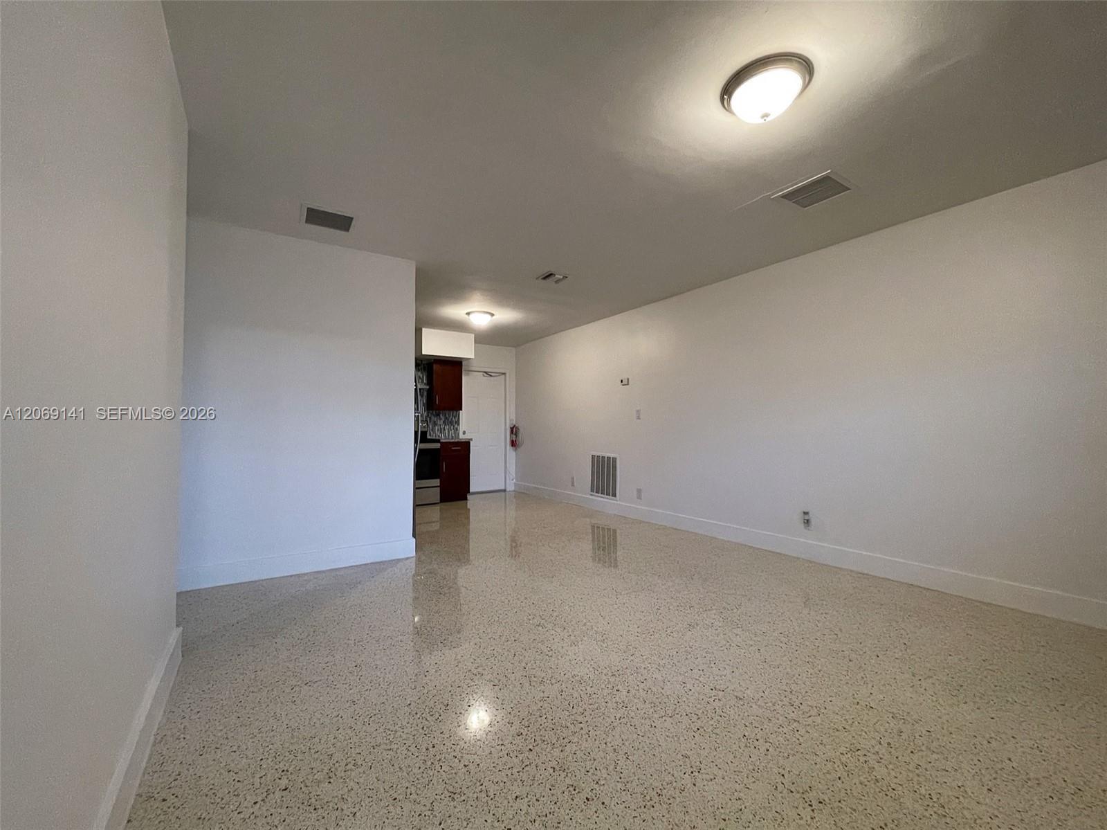 Listing photo 6 for 510 NE 4th Ave Unit#510, Hallandale Beach, FL, 33009