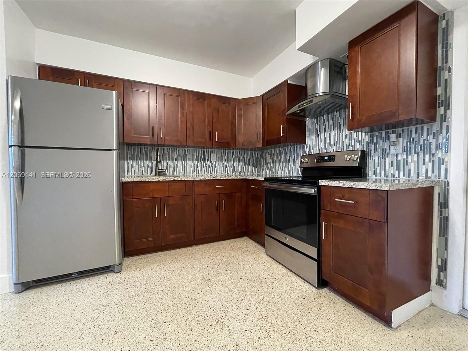 Listing photo 7 for 510 NE 4th Ave Unit#510, Hallandale Beach, FL, 33009