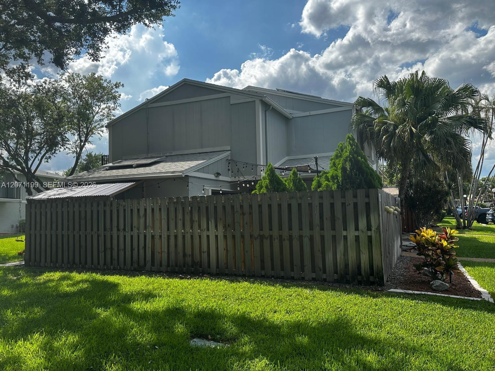 Listing photo 2 for 13290 NW 7th St, Plantation, FL, 33325