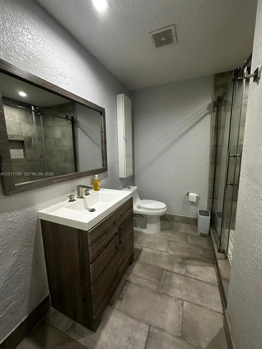 Listing photo 11 for 13290 NW 7th St, Plantation, FL, 33325