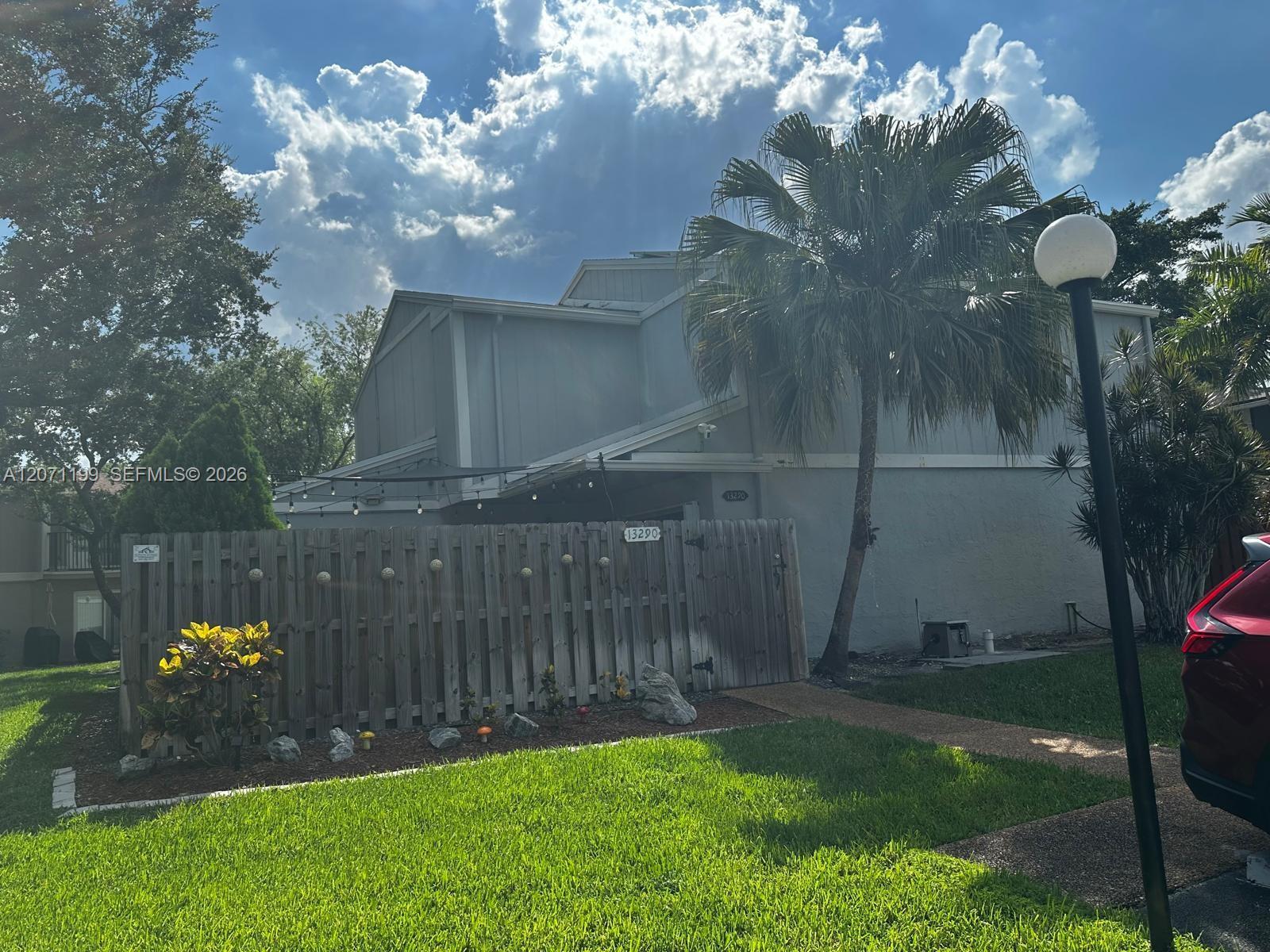Listing photo 3 for 13290 NW 7th St, Plantation, FL, 33325