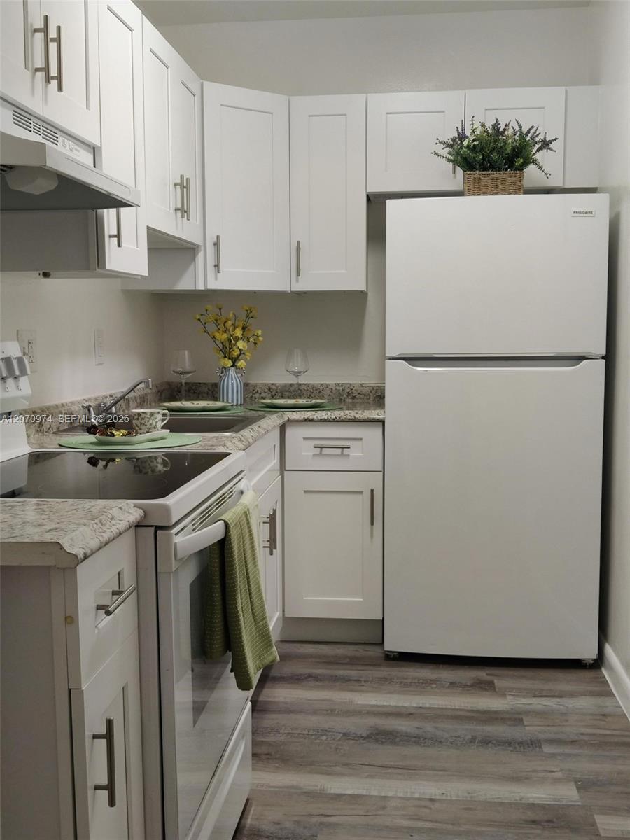Listing photo 1 for 5950 NE 18th Ave Unit#509, Fort Lauderdale, FL, 33334