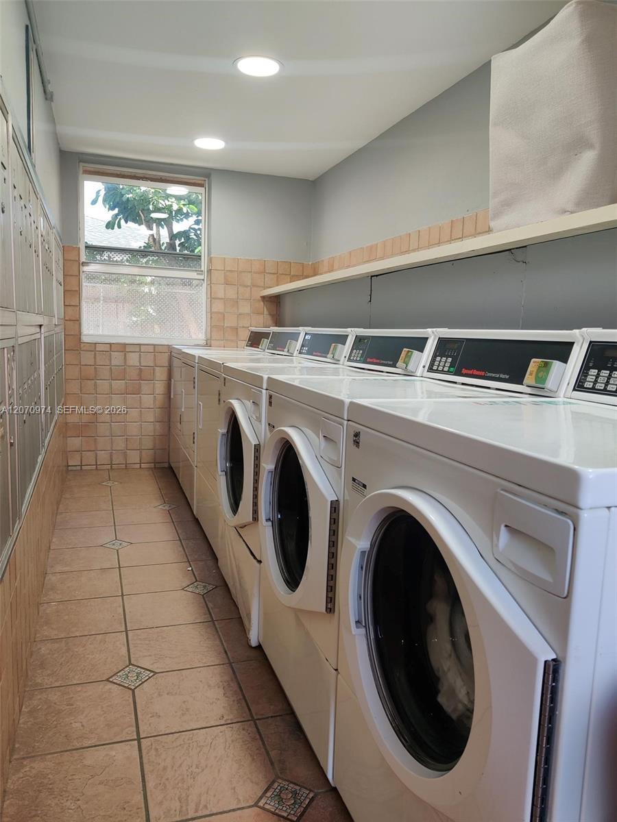 Listing photo 12 for 5950 NE 18th Ave Unit#509, Fort Lauderdale, FL, 33334