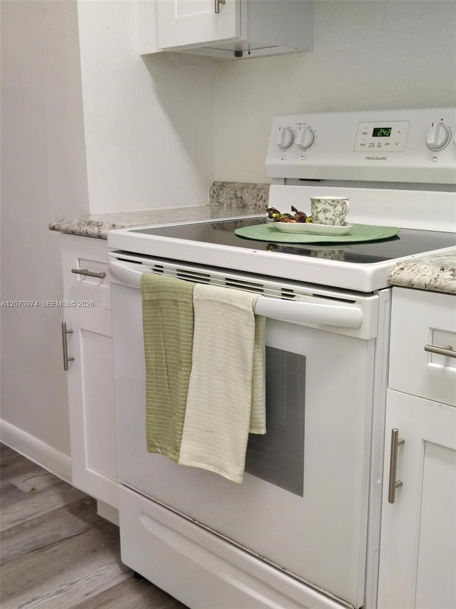 Listing photo 4 for 5950 NE 18th Ave Unit#509, Fort Lauderdale, FL, 33334