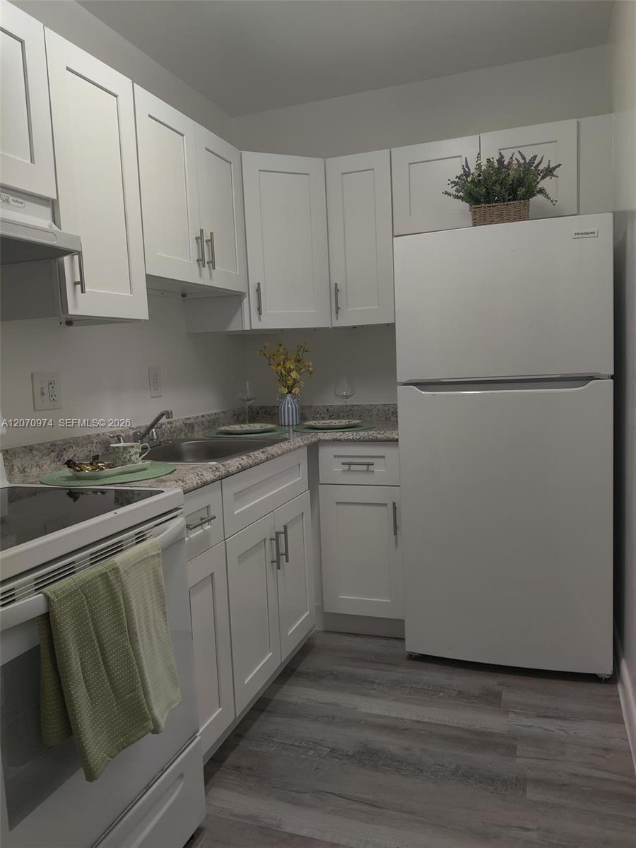 Listing photo 5 for 5950 NE 18th Ave Unit#509, Fort Lauderdale, FL, 33334