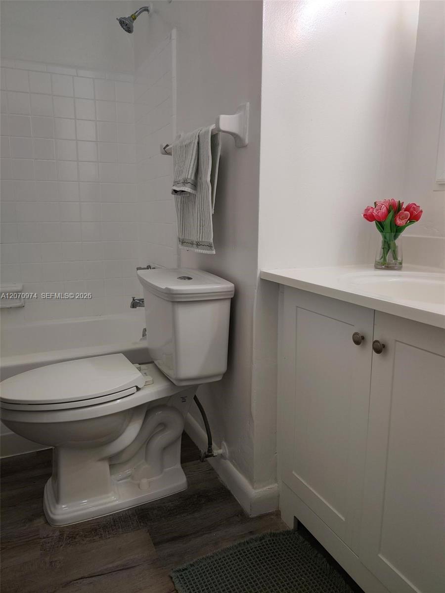 Listing photo 10 for 5950 NE 18th Ave Unit#509, Fort Lauderdale, FL, 33334
