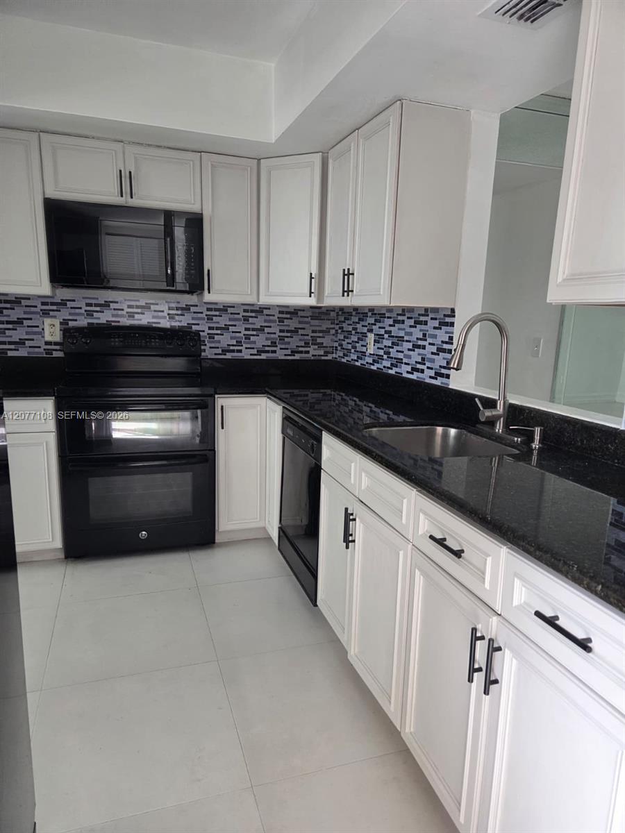 Listing photo 10 for 1020 NW 80th Ave Unit#203, Margate, FL, 33063