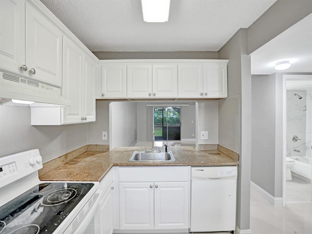 Listing photo 8 for 821 NW 103RD Avenue Unit#104, Pembroke Pines, FL, 33026