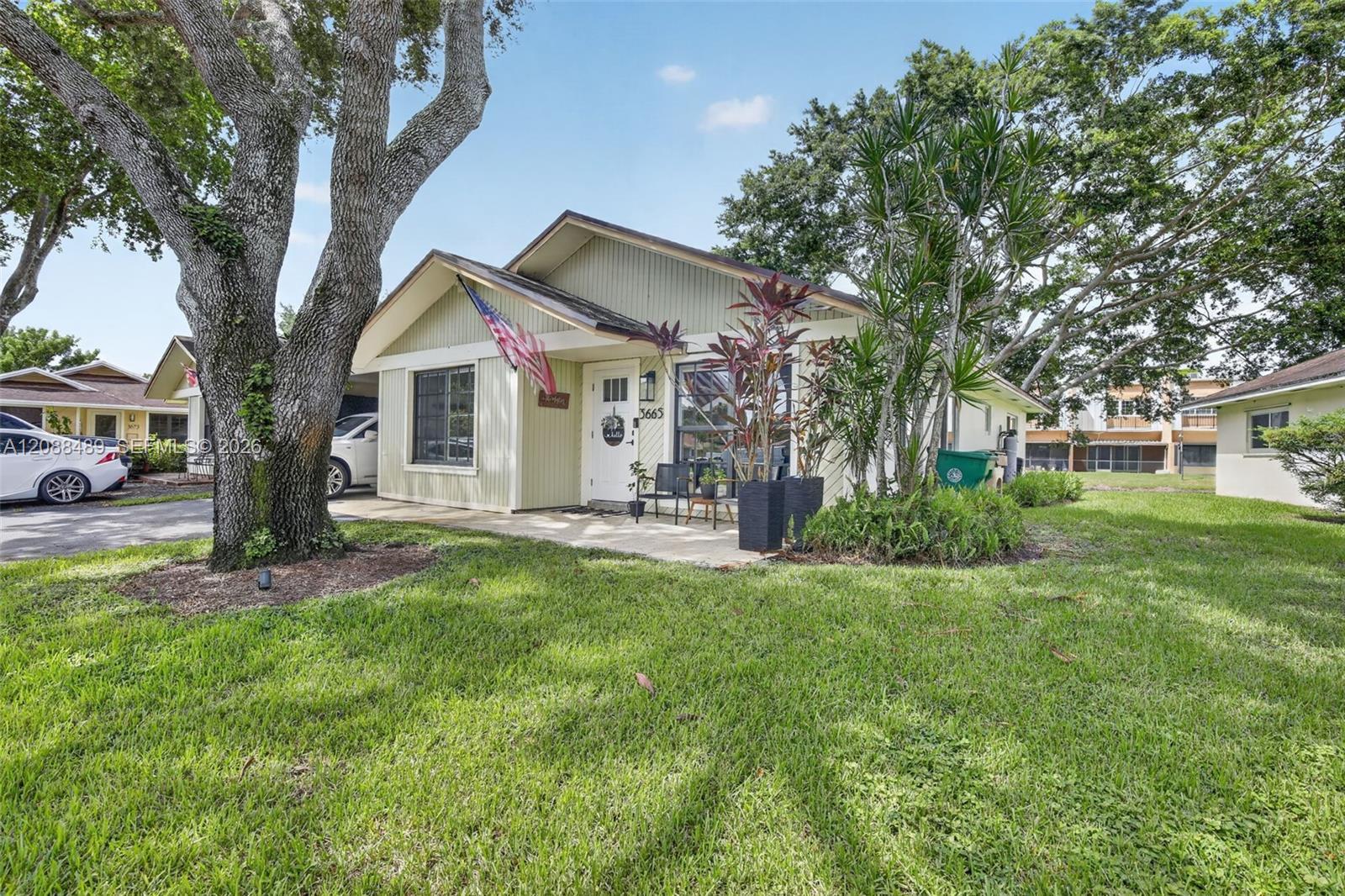 Listing photo 2 for 3665 W Forge Rd Unit#39, Davie, FL, 33328