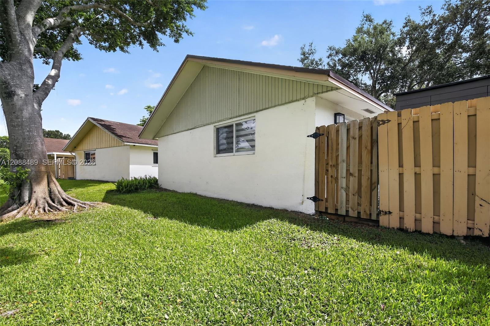 Listing photo 8 for 3665 W Forge Rd Unit#39, Davie, FL, 33328