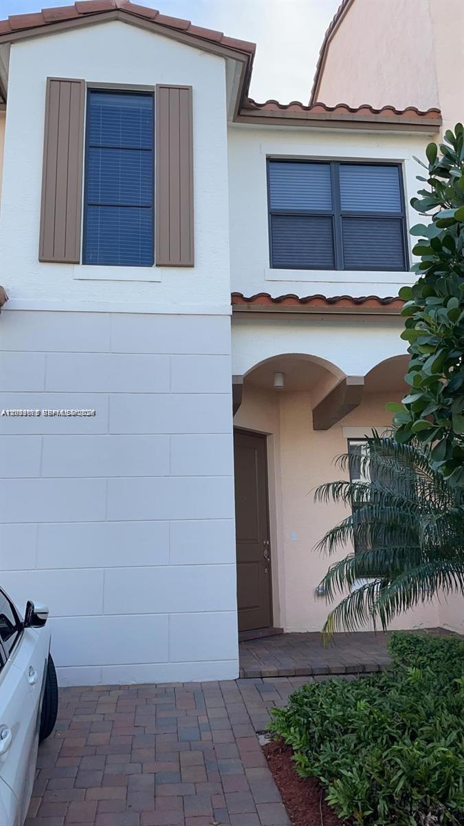 Listing photo 2 for 20962 NW 1st Dr Unit#20962, Pembroke Pines, FL, 33029