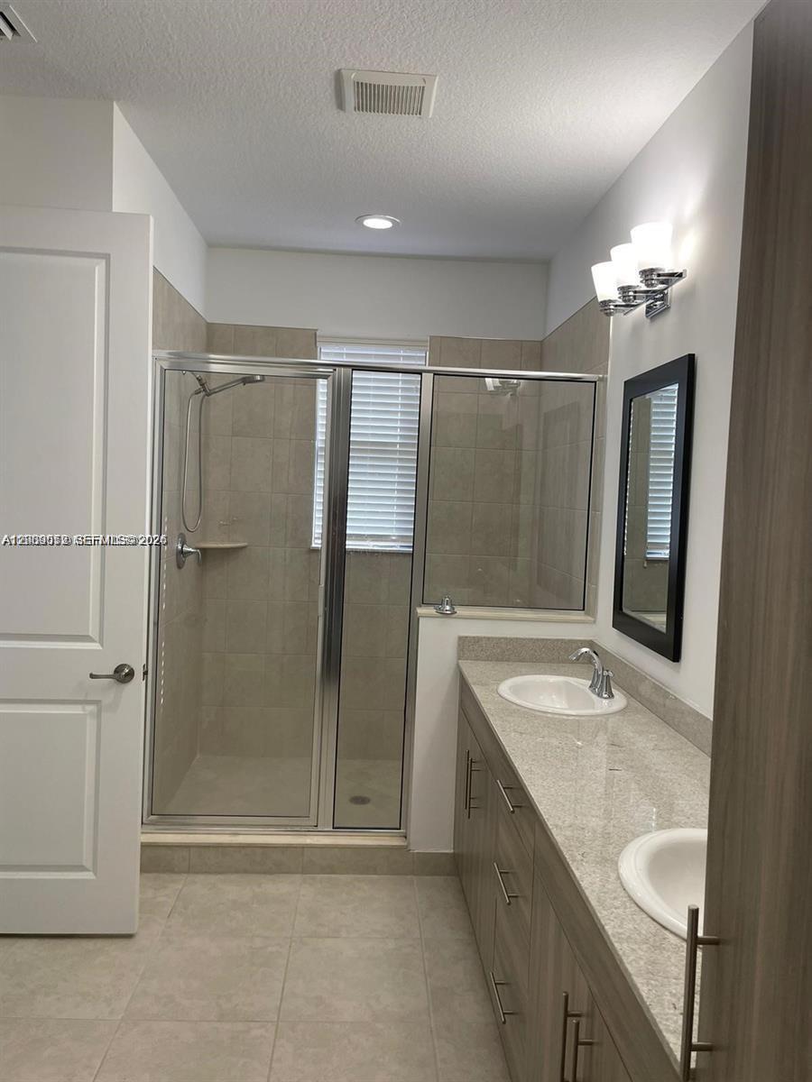 Listing photo 11 for 20962 NW 1st Dr Unit#20962, Pembroke Pines, FL, 33029