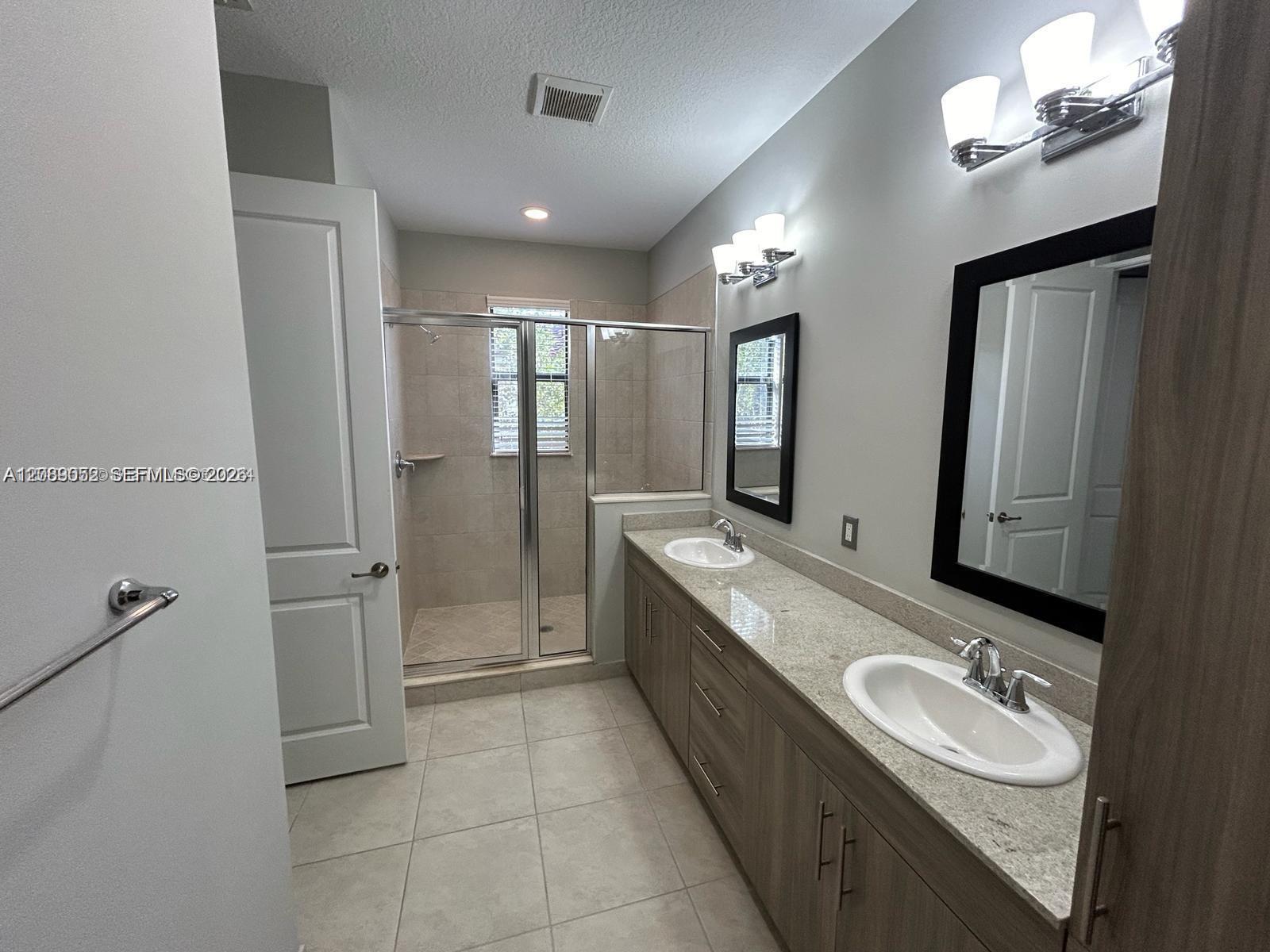 Listing photo 12 for 20962 NW 1st Dr Unit#20962, Pembroke Pines, FL, 33029